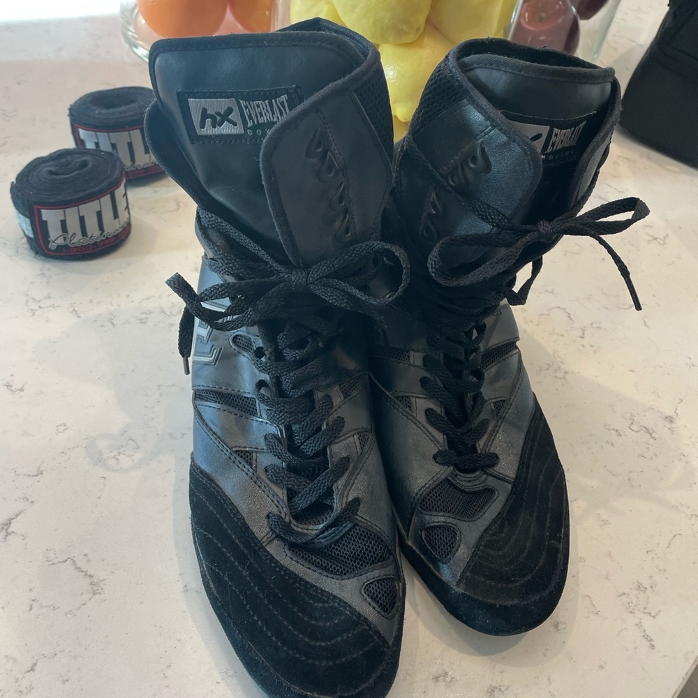Everlast suede & leather boxing shoes w Title boxing wraps